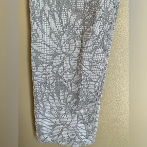 Fabletics leggings, gray patterned dropped - Picture 2 of 6